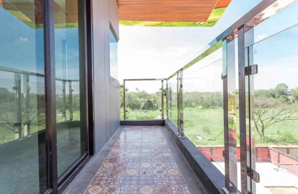 Dlaczego warto wybrać systemy zabudowy balkonów i tarasów w 2026 roku?