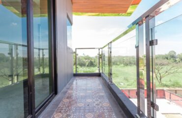 Dlaczego warto wybrać systemy zabudowy balkonów i tarasów w 2026 roku?