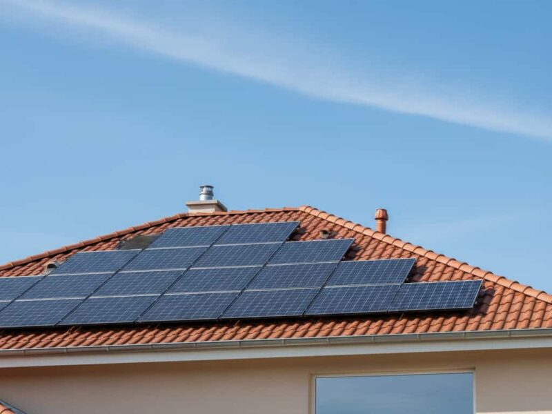 Fotowoltaika a audyt energetyczny: Jak wpływają na efektywność energetyczną budynków